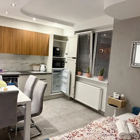Na Rogu Dwupokojowy, 40m2 150m Od Morza מידזיזדרויה